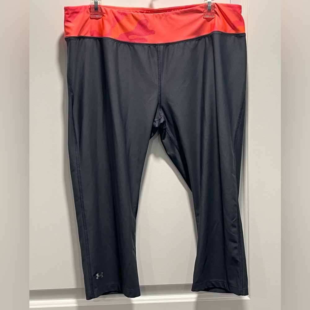Under Armour Women’s HeatGear Fitted Capri Workout Leggings – Size XL